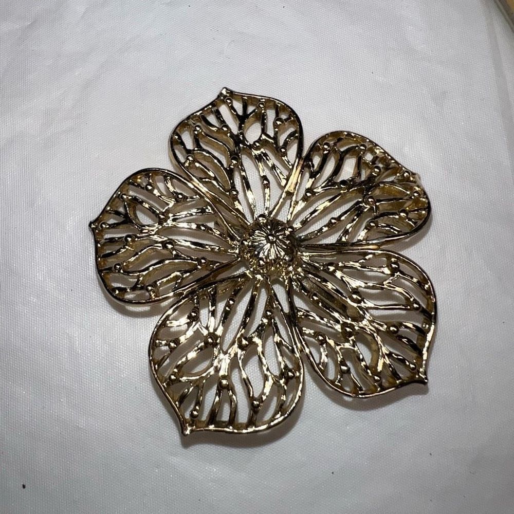 Gerry Vintage Signed Large Ornate Flower Brooch Gold Tone